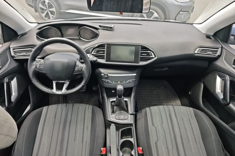 Used Peugeot 308S 2015 1.2T Automatic Jingchi Edition Center Console