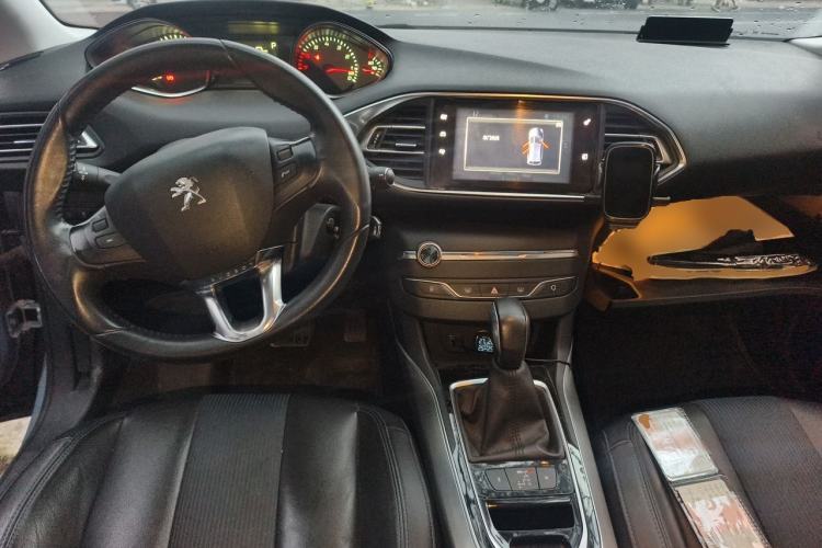 Used Peugeot 308S 2015 1.6T Automatic Jingchi Edition Center Console