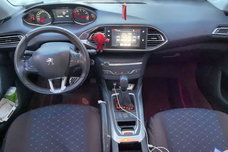 Used Peugeot 308S 2015 1.6T Automatic Jingchi Edition Center Console