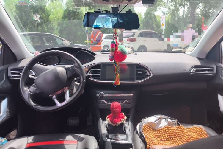 Used Peugeot 308S 2015 1.2T Automatic Jingchi Edition Center Console