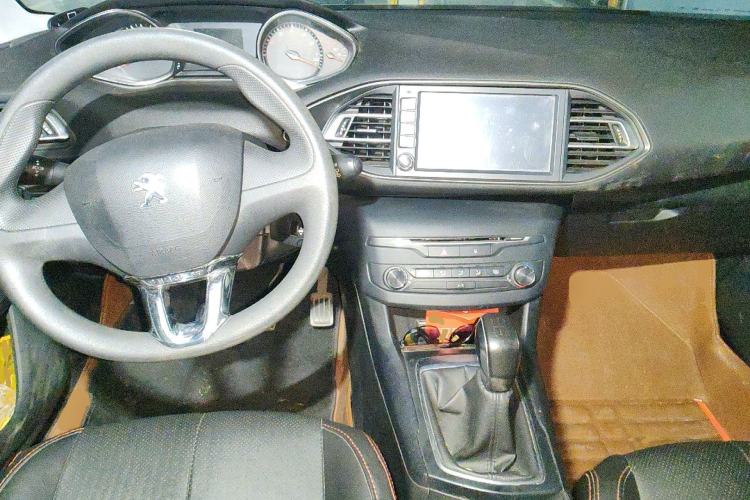 Used Peugeot 308S 2015 1.6L Manual Shangchi Edition Center Console