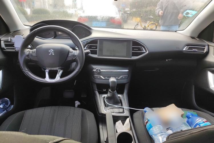 Used Peugeot 308S 2015 1.2T Automatic Jingchi Edition Center Console