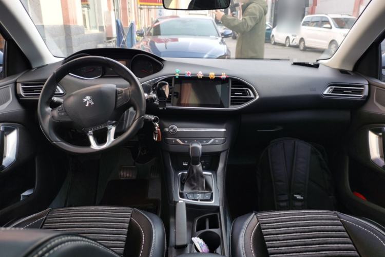 Used Peugeot 308S 2015 1.2T Automatic Jingchi Edition Center Console
