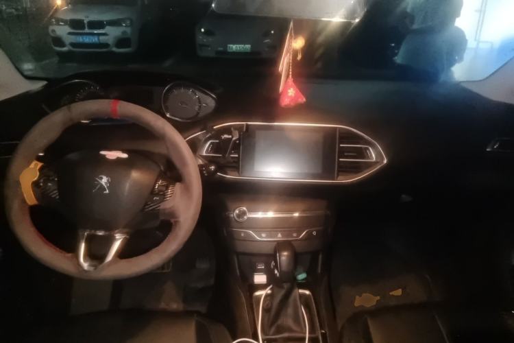Used Peugeot 308S 2015 1.6T Automatic Jingchi Edition Center Console