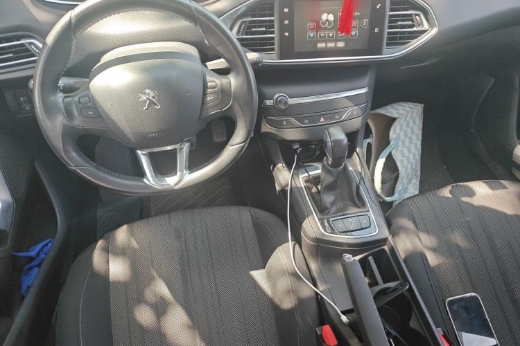 Used Peugeot 308S 2015 1.2T Automatic Jingchi Edition Center Console