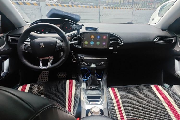 Used Peugeot 308S 2015 1.6T Automatic Jingchi Edition Center Console