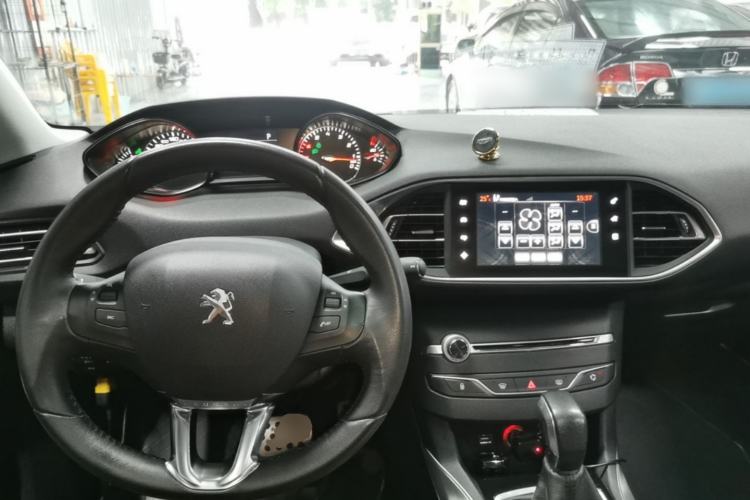Used Peugeot 308S 2015 1.6T Automatic Ruichi Edition Center Console