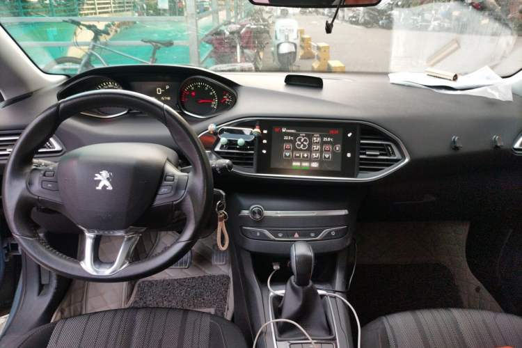 Used Peugeot 308S 2015 1.2T Automatic Jingchi Edition Center Console
