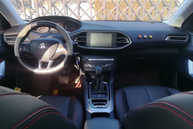Used Peugeot 308S 2015 1.6T Automatic Jingchi Edition Center Console