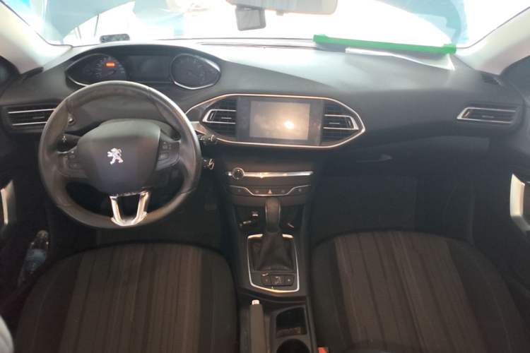 Used Peugeot 308S 2015 1.2T Automatic Jingchi Edition Center Console