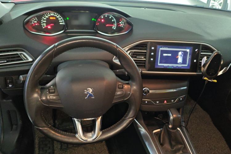 Used Peugeot 308S 2015 1.6T Automatic Jingchi Edition Center Console