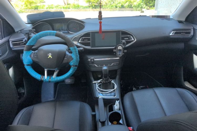 Used Peugeot 308S 2015 1.2T Automatic Jingchi Edition Center Console