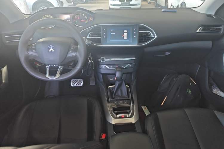 Used Peugeot 308S 2015 1.6T Automatic Jingchi Edition Center Console