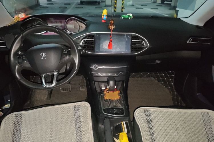 Used Peugeot 308S 2015 1.2T Automatic Jingchi Edition Center Console