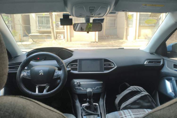 Used Peugeot 308S 2015 1.6T Automatic Jingchi Edition Center Console