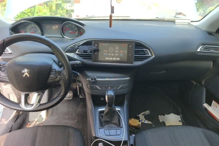 Used Peugeot 308S 2015 1.2T Automatic Jingchi Edition Center Console