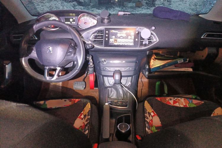 Used Peugeot 308S 2015 1.2T Automatic Jingchi Edition Center Console