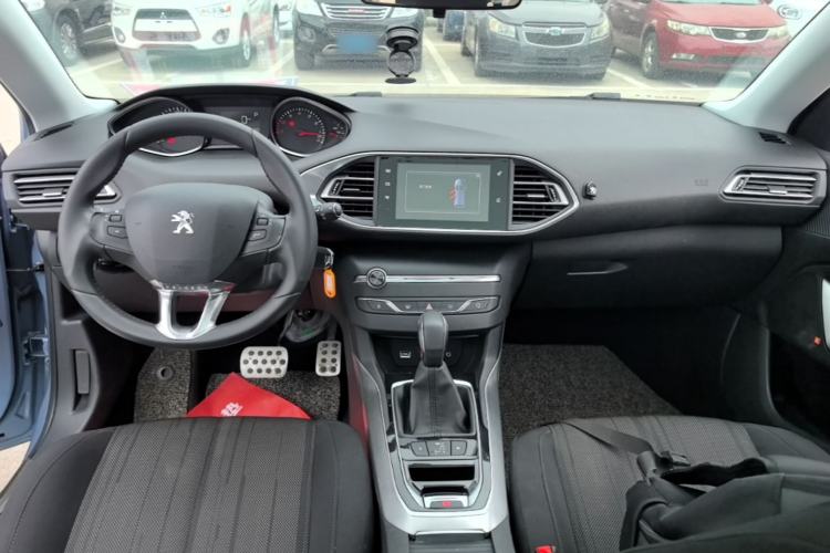 Used Peugeot 308S 2015 1.6T Automatic Jingchi Edition Center Console