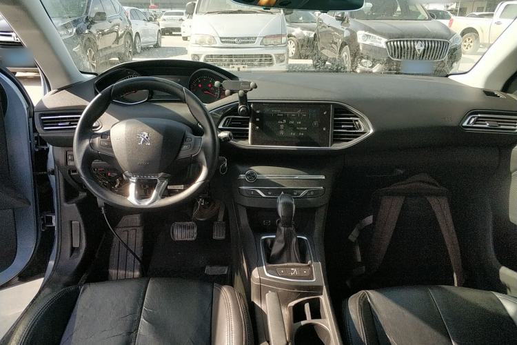 Used Peugeot 308S 2015 1.2T Automatic Jingchi Edition Center Console