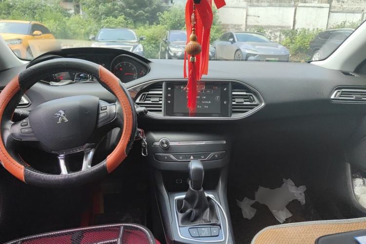 Used Peugeot 308S 2015 1.2T Automatic Jingchi Edition Center Console