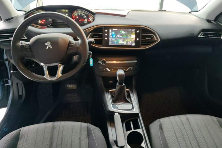 Used Peugeot 308S 2015 1.2T Automatic Jingchi Edition Center Console