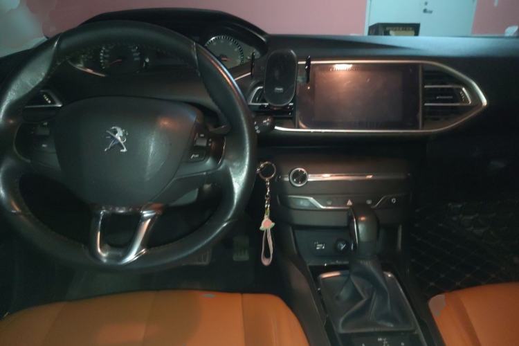 Used Peugeot 308S 2015 1.6T Automatic Jingchi Edition Center Console