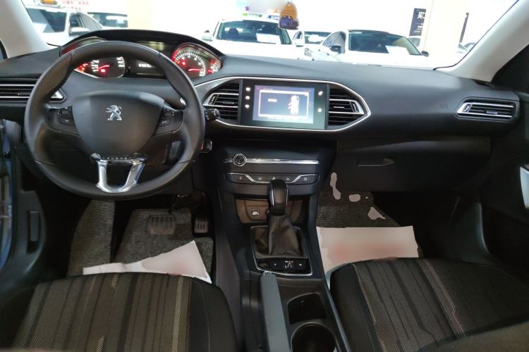Used Peugeot 308S 2015 1.2T Automatic Jingchi Edition Center Console