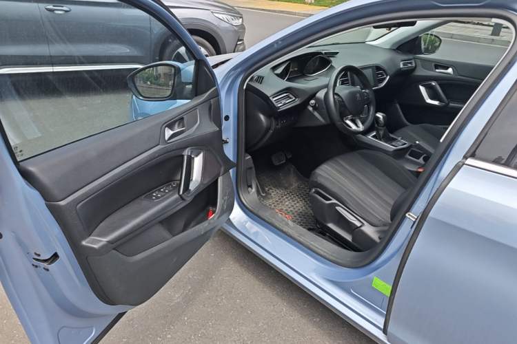 Used Peugeot 308S 2015 1.2T Automatic Jingchi Edition Driver Seat