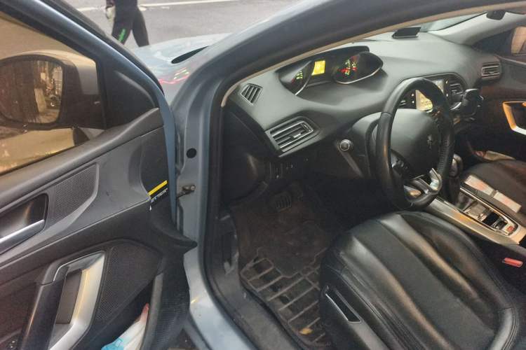 Used Peugeot 308S 2015 1.6T Automatic Jingchi Edition Driver Seat