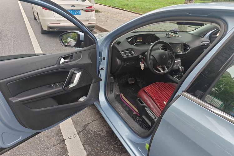 Used Peugeot 308S 2015 1.2T Automatic Jingchi Edition Driver Seat