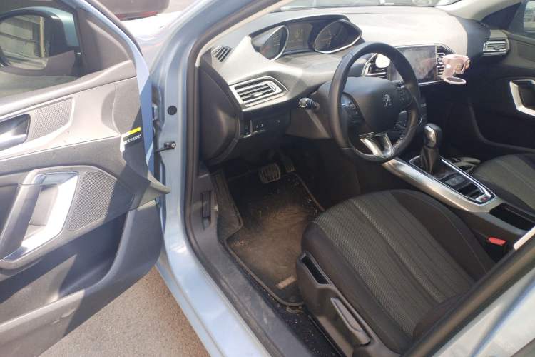 Used Peugeot 308S 2015 1.6T Automatic Jingchi Edition Driver Seat