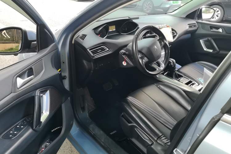 Used Peugeot 308S 2015 1.6T Automatic Jingchi Edition Driver Seat