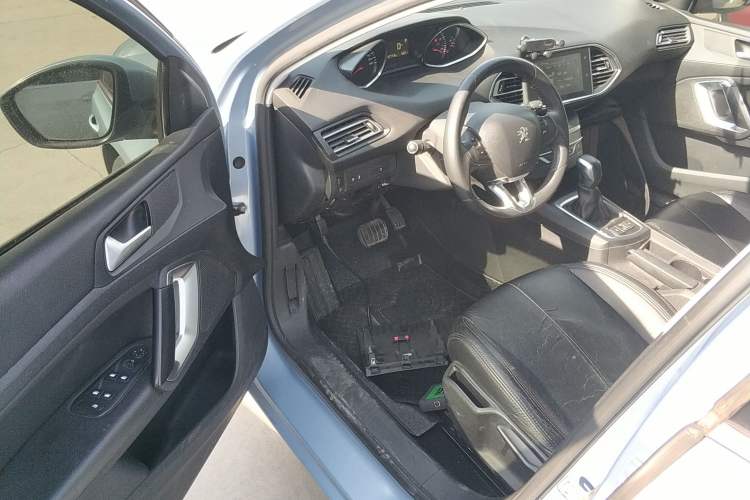 Used Peugeot 308S 2015 1.2T Automatic Jingchi Edition Driver Seat