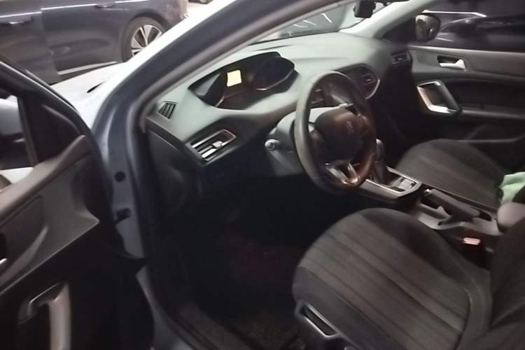 Used Peugeot 308S 2015 1.2T Automatic Jingchi Edition Driver Seat
