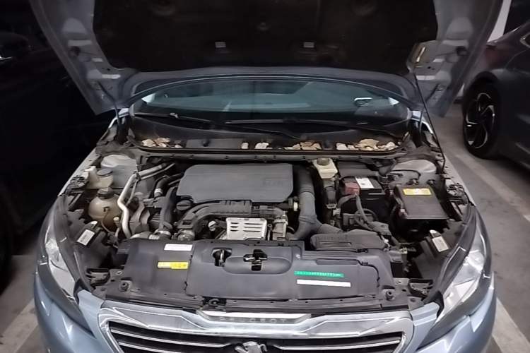Used Peugeot 308S 2015 1.2T Automatic Jingchi Edition Engine Bay