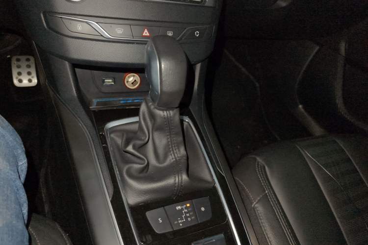 Used Peugeot 308S 2015 1.6T Automatic Ruichi Edition Gear Lever