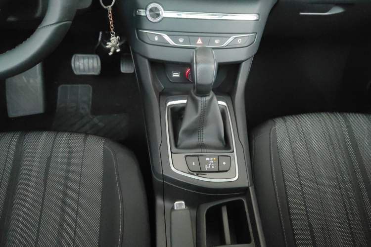 Used Peugeot 308S 2015 1.2T Automatic Jingchi Edition Gear Lever