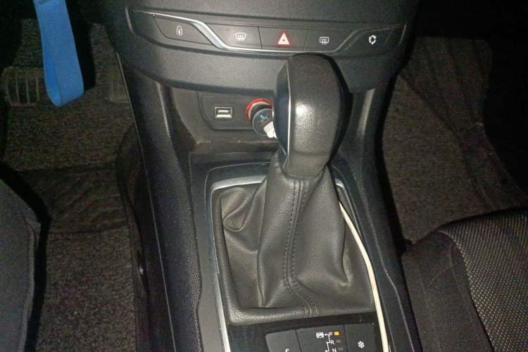 Used Peugeot 308S 2015 1.2T Automatic Jingchi Edition Gear Lever