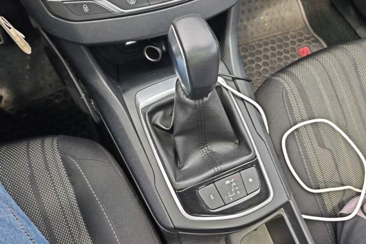 Used Peugeot 308S 2015 1.2T Automatic Jingchi Edition Gear Lever