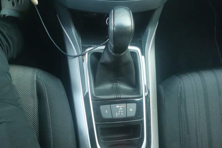 Used Peugeot 308S 2015 1.6T Automatic Jingchi Edition Gear Lever