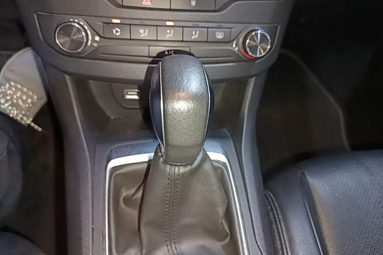 Used Peugeot 308S 2015 1.2T Automatic Shangchi Edition Gear Lever