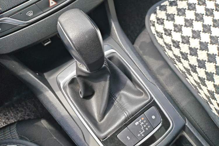 Used Peugeot 308S 2015 1.2T Automatic Jingchi Edition Gear Lever