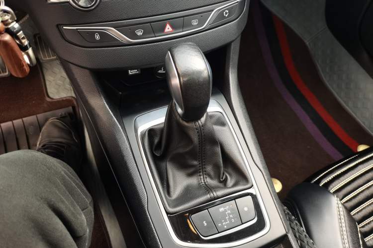 Used Peugeot 308S 2015 1.2T Automatic Jingchi Edition Gear Lever