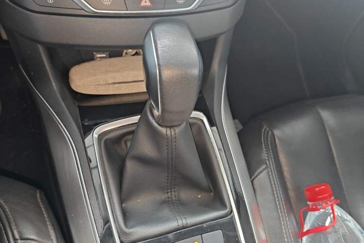 Used Peugeot 308S 2015 1.6T Automatic Ruichi Edition Gear Lever