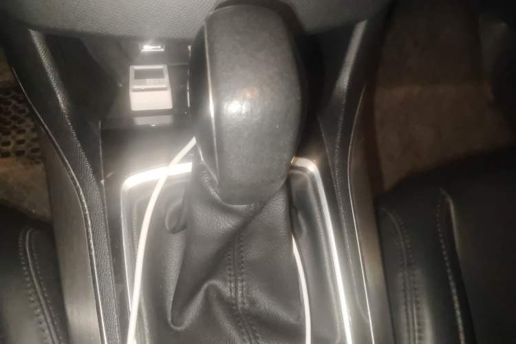 Used Peugeot 308S 2015 1.6T Automatic Jingchi Edition Gear Lever