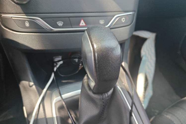 Used Peugeot 308S 2015 1.2T Automatic Jingchi Edition Gear Lever