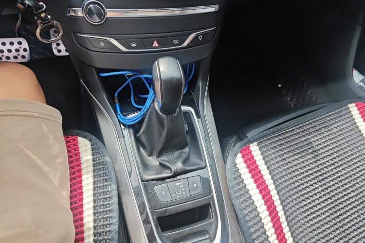 Used Peugeot 308S 2015 1.6T Automatic Jingchi Edition Gear Lever