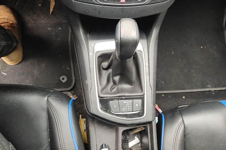 Used Peugeot 308S 2015 1.2T Automatic Jingchi Edition Gear Lever