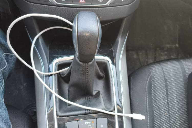 Used Peugeot 308S 2015 1.6T Automatic Jingchi Edition Gear Lever