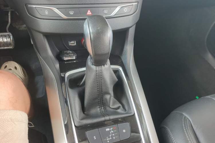 Used Peugeot 308S 2015 1.6T Automatic Ruichi Edition Gear Lever